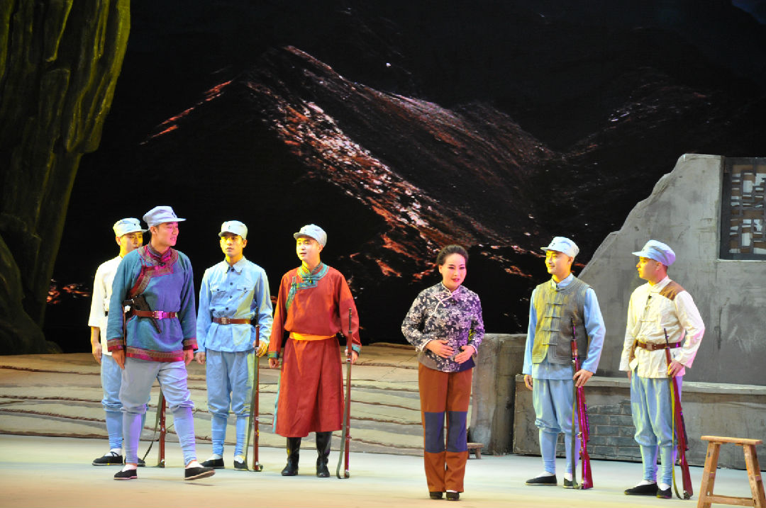 斯洛文尼亚队临危不惧，追逐胜利，振奋人心