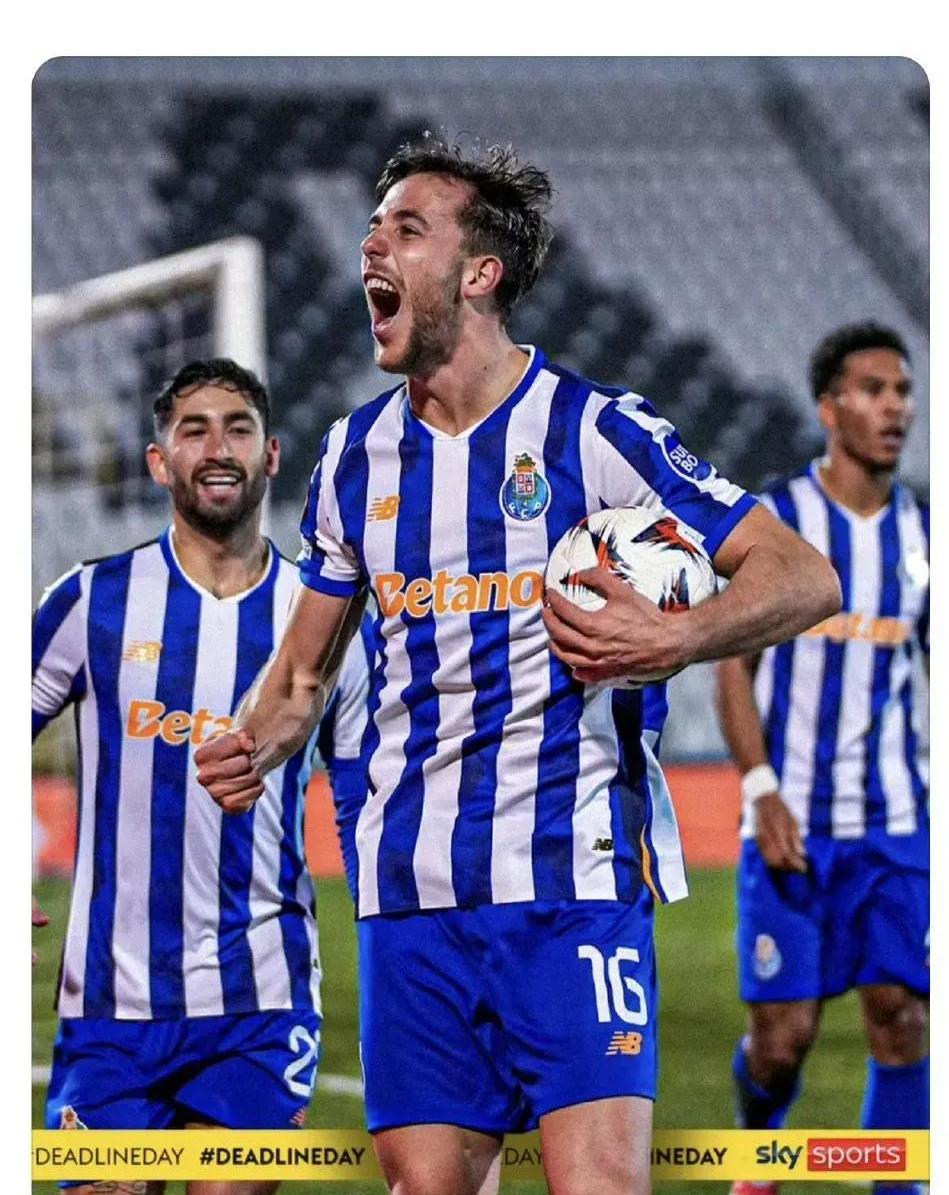 曼城主场连胜,阿圭罗破门锋无悔,引发热议 曼城主场连胜,阿圭罗破门锋无悔,引发热议