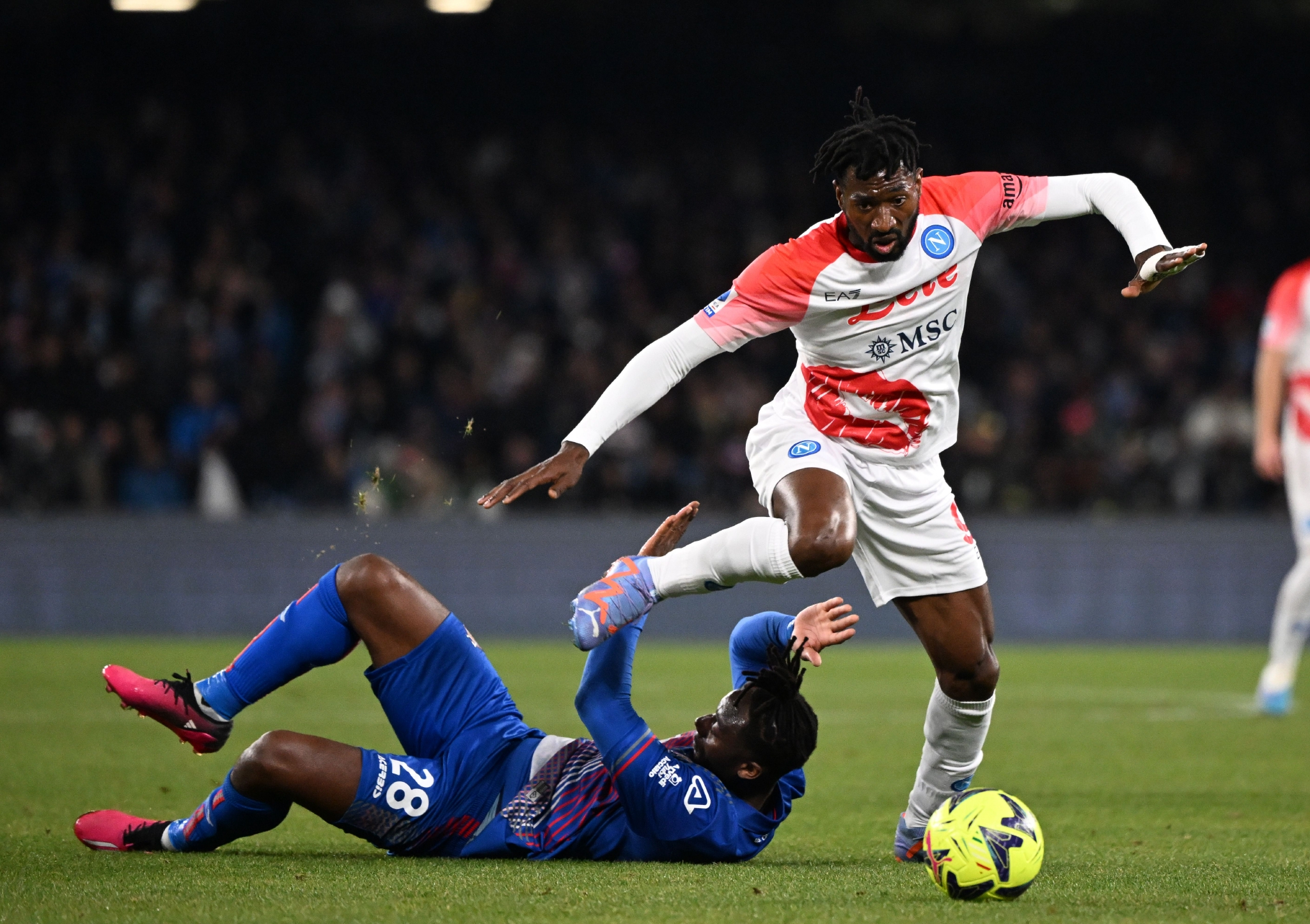 里尔主场大败佛罗伦萨,球队状态不佳,势不可挡 里尔主场大败佛罗伦萨,球队状态不佳,势不可挡