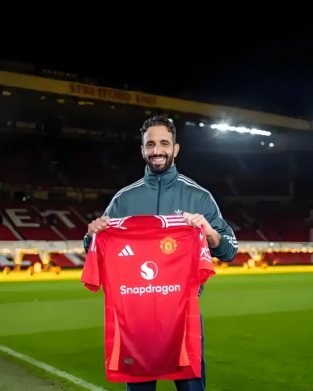 曼联主场十连胜,逼近榜首位置,表现亮眼 曼联主场十连胜,逼近榜首位置,表现亮眼