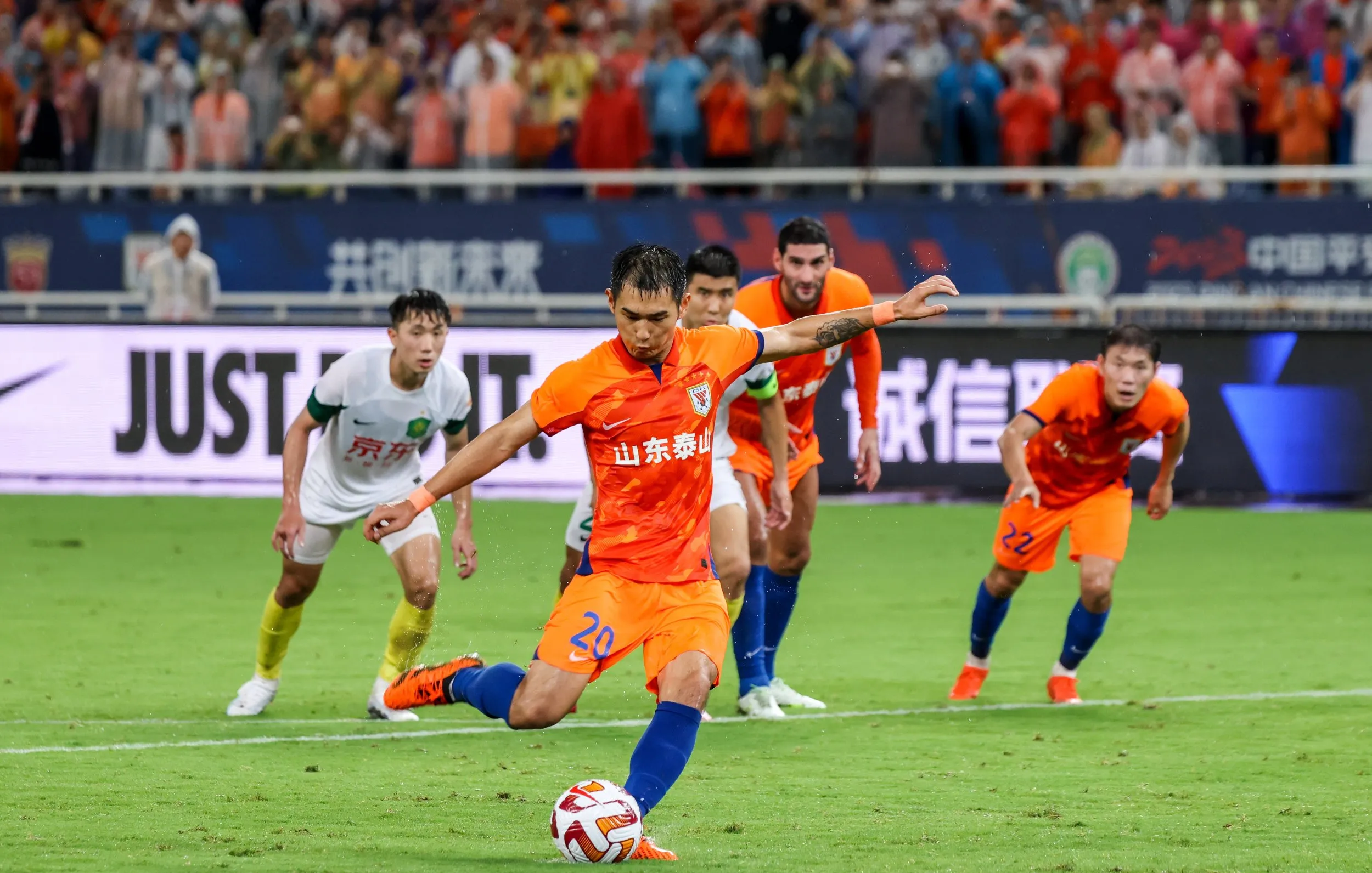 山东队队员受伤,情况不乐观,引发热议的简单介绍 山东队队员受伤,情况不乐观,引发热议的简单介绍