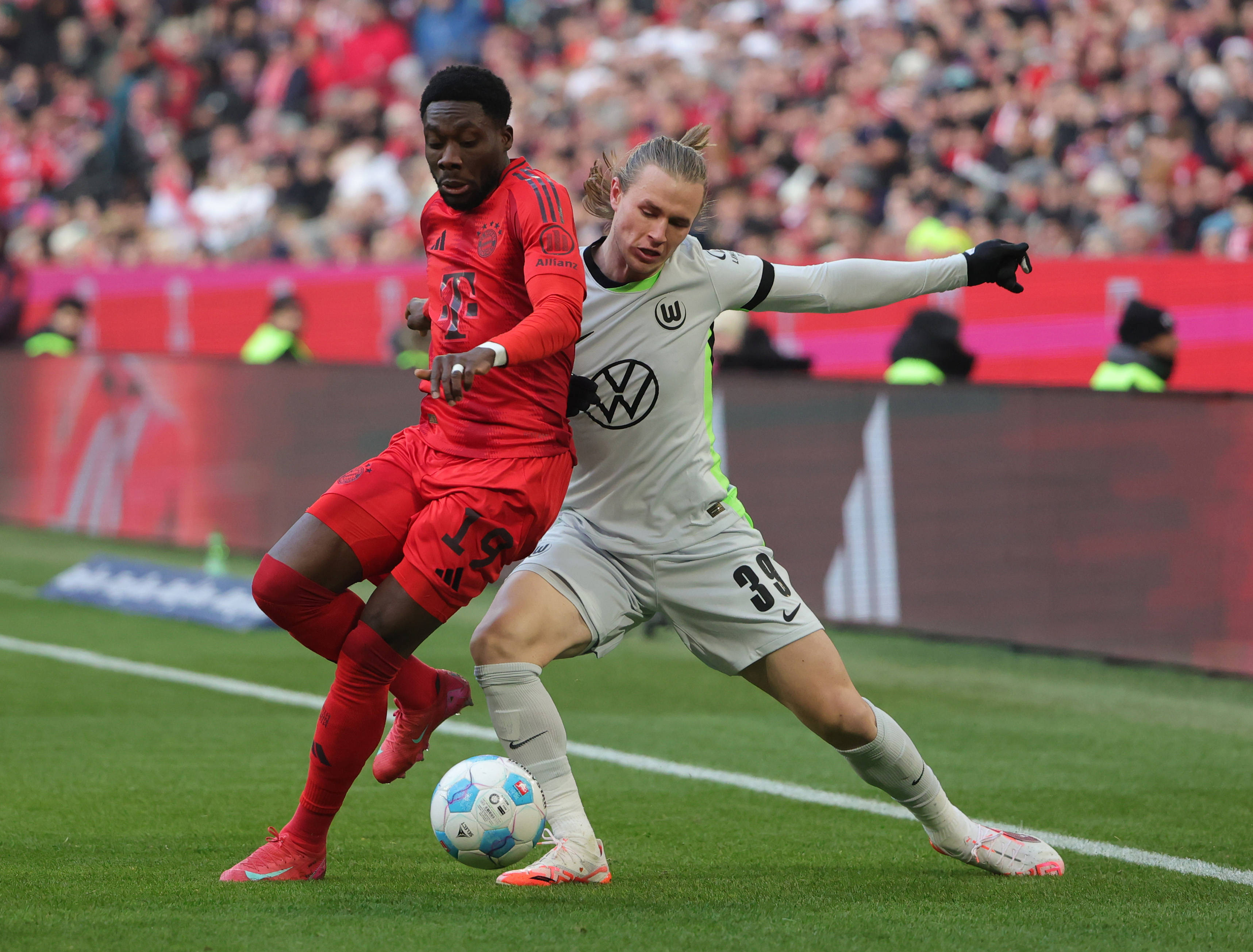 沃尔夫斯堡足球俱乐部有望晋级联赛，气势如虹