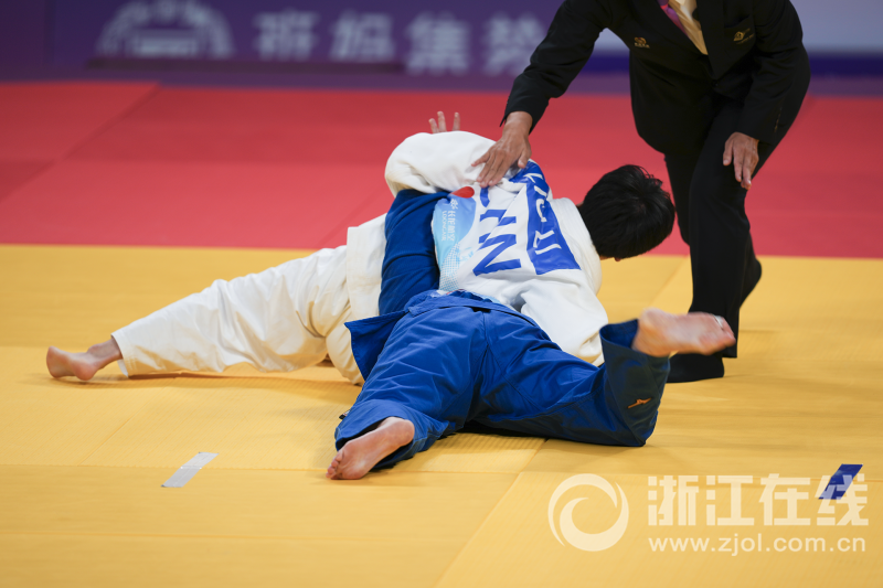 柔道男子:加拿大选手富有变化力量获胜,全场震撼 柔道男子:加拿大选手富有变化力量获胜,全场震撼