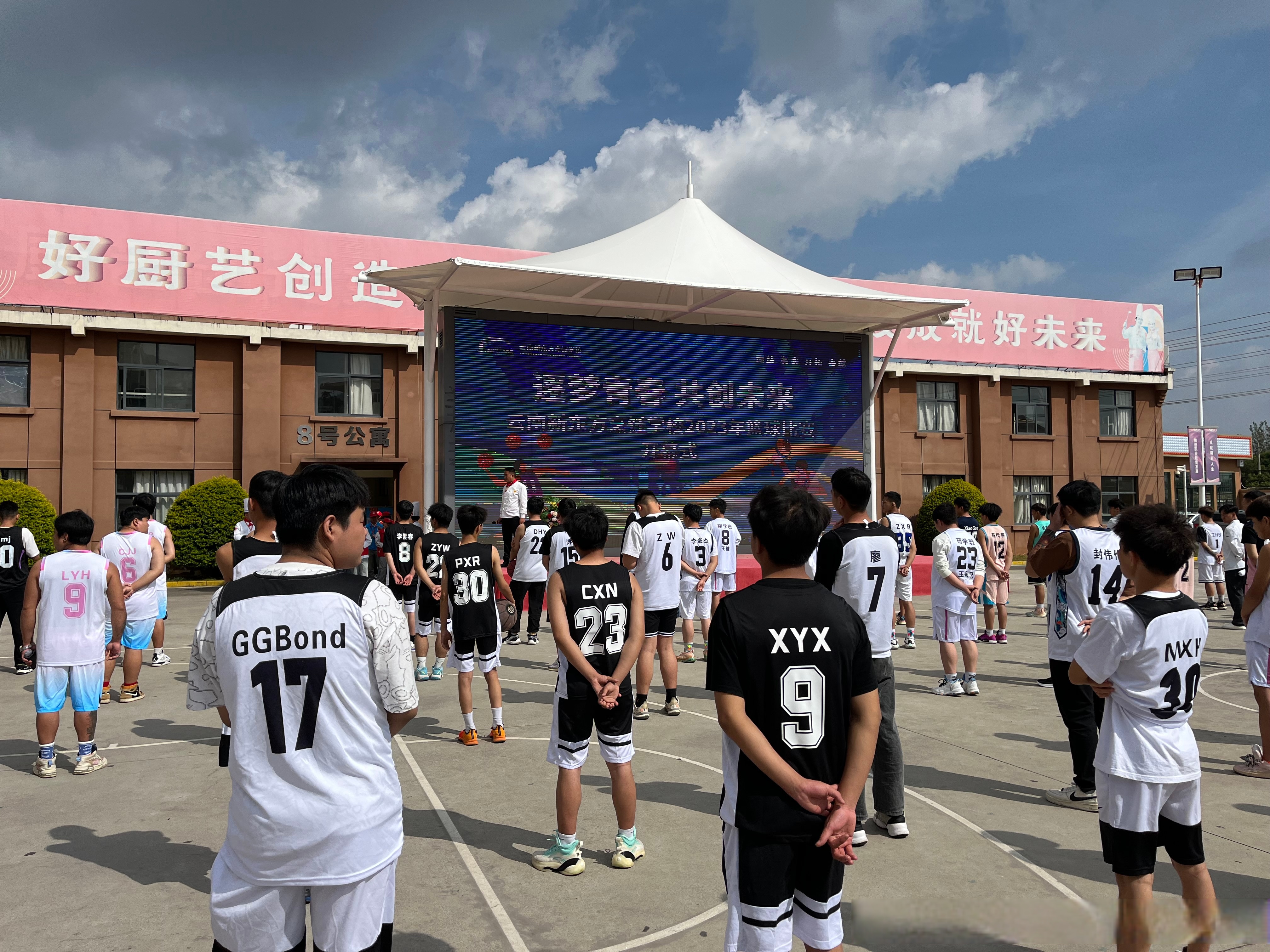 一场激情澎湃的比赛轮番上演,势不可挡的简单介绍 一场激情澎湃的比赛轮番上演,势不可挡的简单介绍