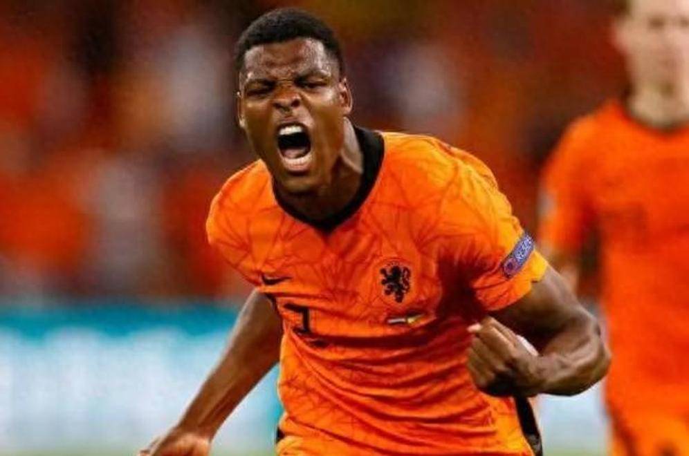 阿尔巴尼亚队在比赛中抢得先机，成功锁定胜局，掌声雷动