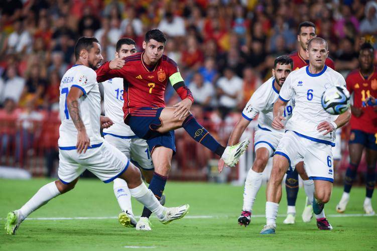 欧国联足球比赛开始前,各队调整战术备战,气势如虹的简单介绍 欧国联足球比赛开始前,各队调整战术备战,气势如虹的简单介绍