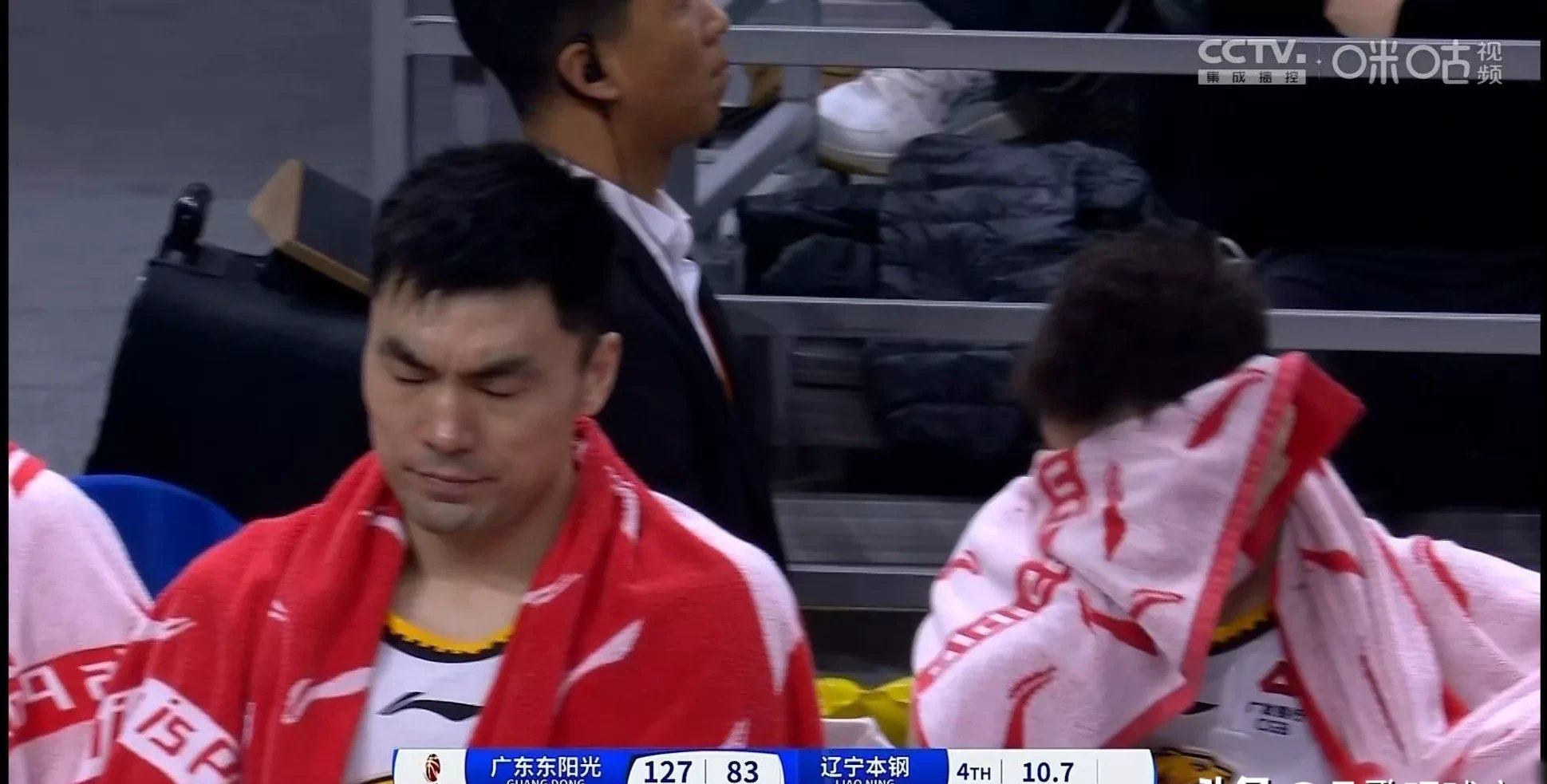 团结拼搏!球队临危不乱,绝地逆转比赛,士气大振的简单介绍 团结拼搏!球队临危不乱,绝地逆转比赛,士气大振的简单介绍