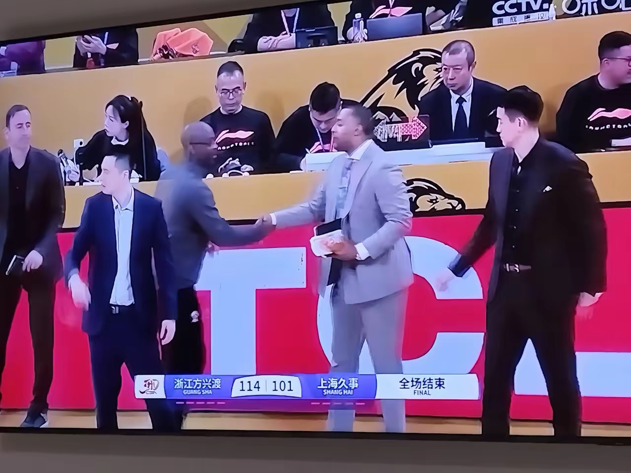 双方实力对比,队内激烈比拼再次上演,引发热议 双方实力对比,队内激烈比拼再次上演,引发热议