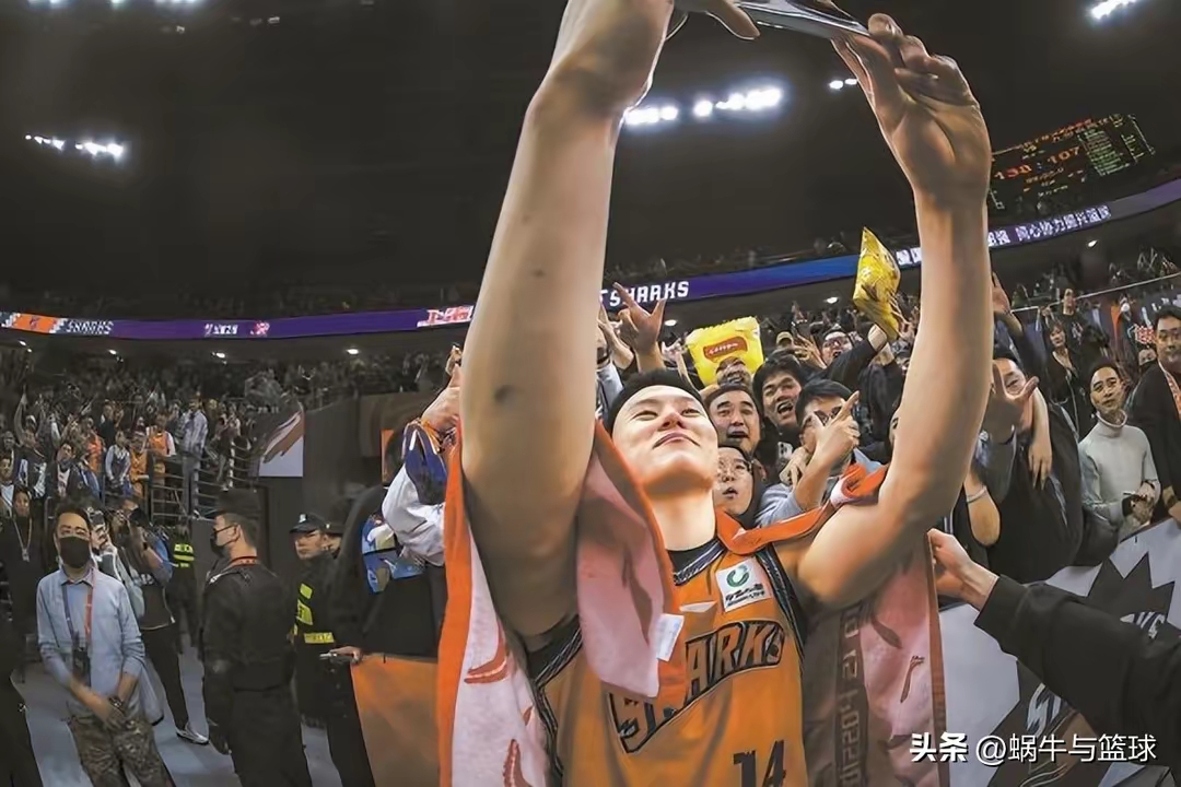 包含外籍球员表现抢眼!国际篮球赛场上演绝技,全场震撼的词条 包含外籍球员表现抢眼!国际篮球赛场上演绝技,全场震撼的词条