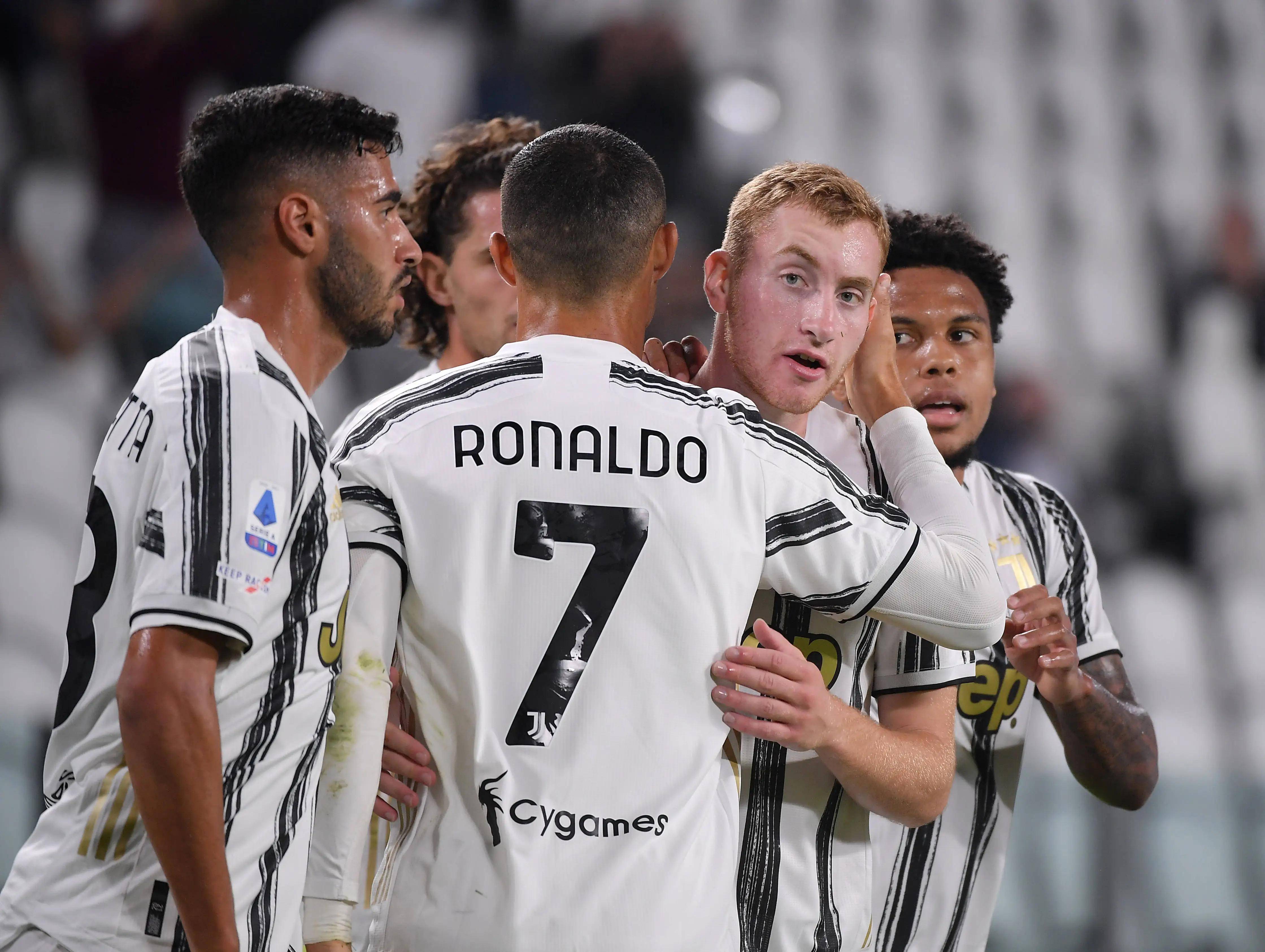 帕尔马客场战平，遭受欧冠淘汰，掌声雷动的简单介绍