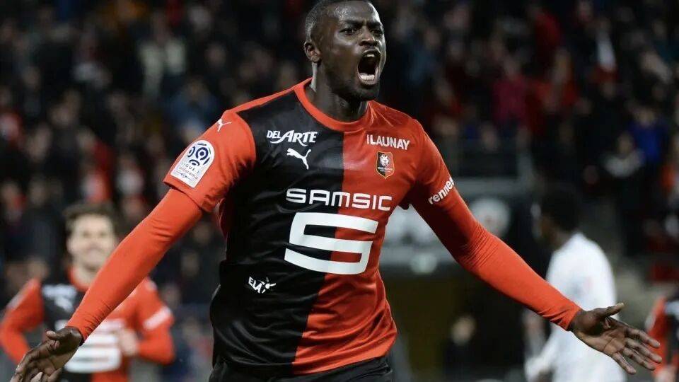 里昂前锋状态火爆,已连续五场比赛破门得分,气势如虹的简单介绍 里昂前锋状态火爆,已连续五场比赛破门得分,气势如虹的简单介绍