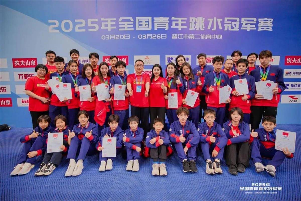 中国选手勇夺男子跳水比赛冠军,稳步上升 中国选手勇夺男子跳水比赛冠军,稳步上升