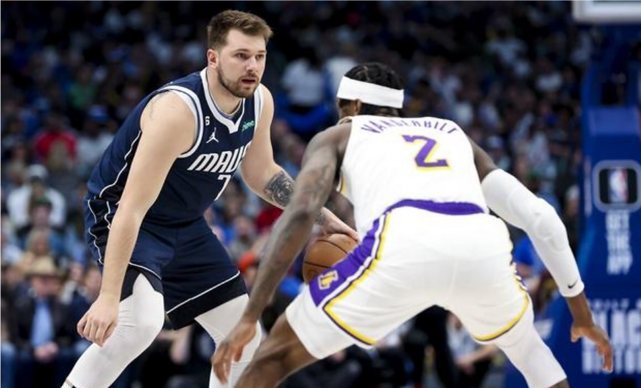 教练团队调整战术,带领球队收获连胜,掌声雷动 教练团队调整战术,带领球队收获连胜,掌声雷动