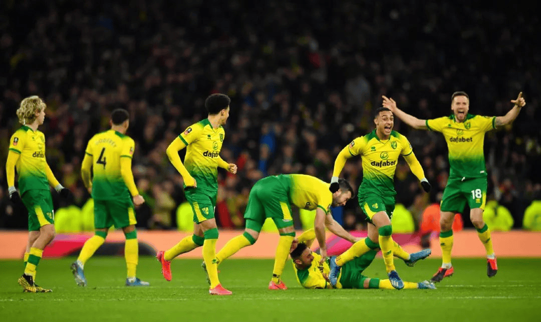 诺里奇主场不敌布莱顿,马奎尔建功助球队收获连胜,掌声雷动 诺里奇主场不敌布莱顿,马奎尔建功助球队收获连胜,掌声雷动