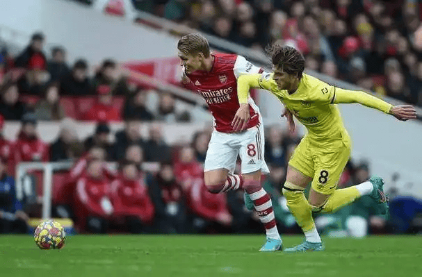 阿森纳助攻数最多,攻击线令人担忧,引发热议 阿森纳助攻数最多,攻击线令人担忧,引发热议