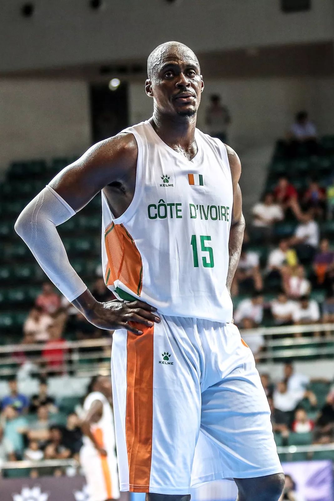 非洲篮球锦标赛精彩落幕,晋级球队表现亮眼,引发热议 非洲篮球锦标赛精彩落幕,晋级球队表现亮眼,引发热议