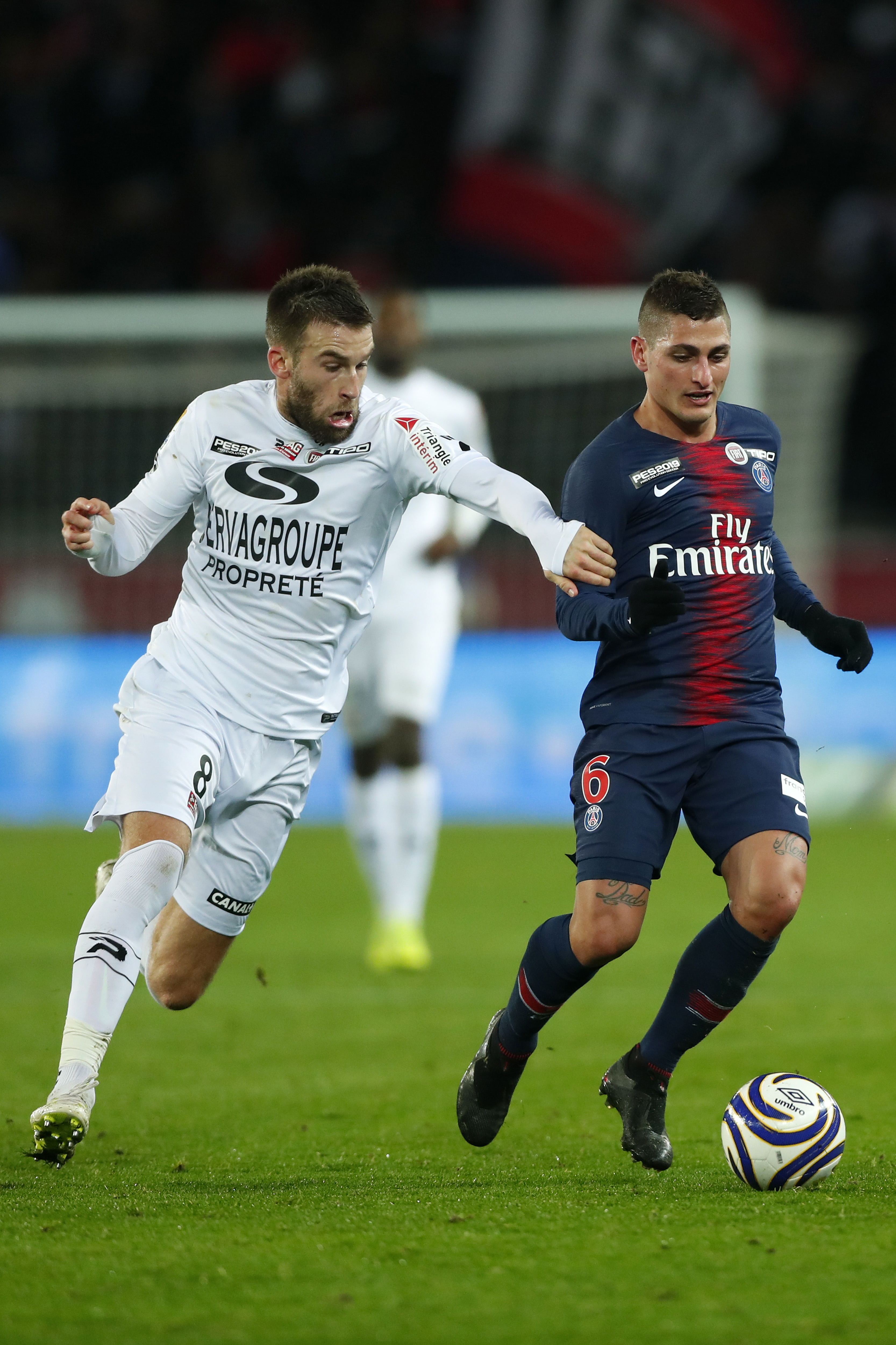 包含甘冈选手在法国一级联赛中继续稳健前行，气势如虹的词条