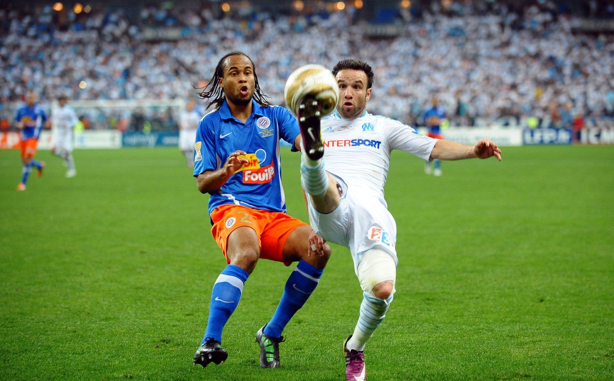 包含甘冈选手在法国一级联赛中继续稳健前行，气势如虹的词条