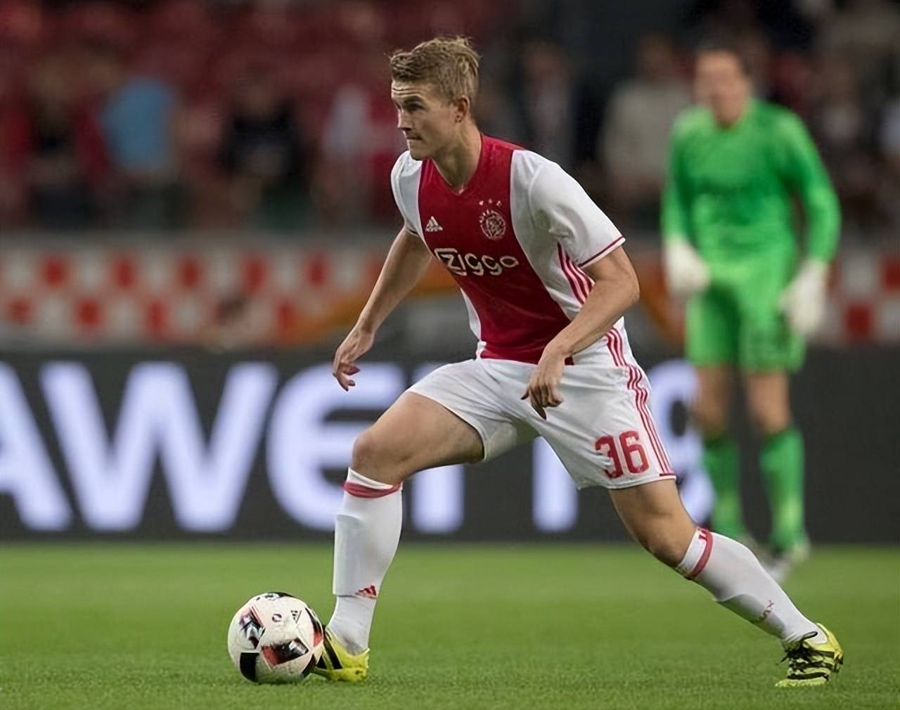 包含拜仁慕尼黑客场-力克阿贾克斯,晋级欧冠决赛,表现亮眼的词条 包含拜仁慕尼黑客场-力克阿贾克斯,晋级欧冠决赛,表现亮眼的词条