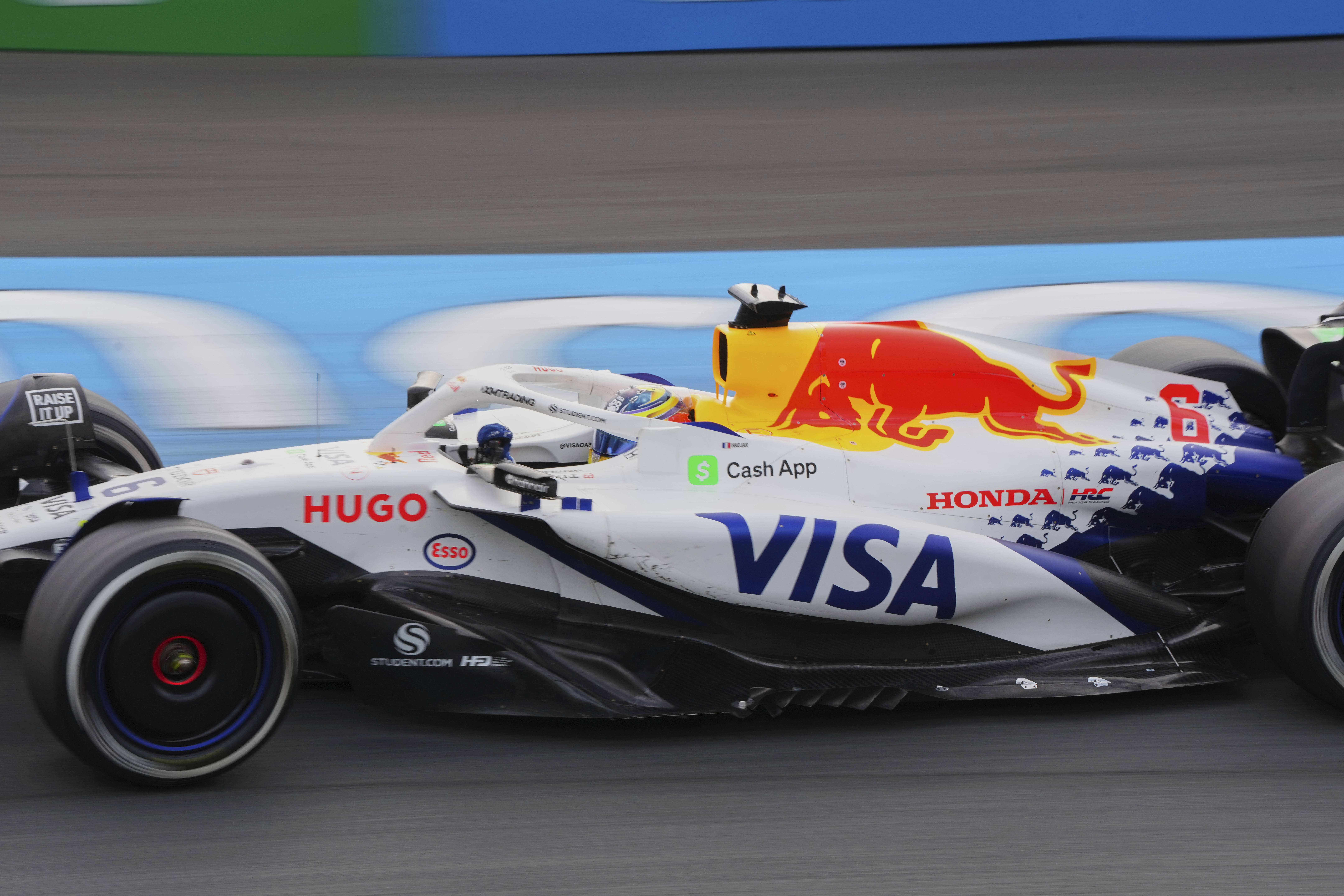 红牛车队绝杀红牛二队，皮亚斯特里刷新纪录