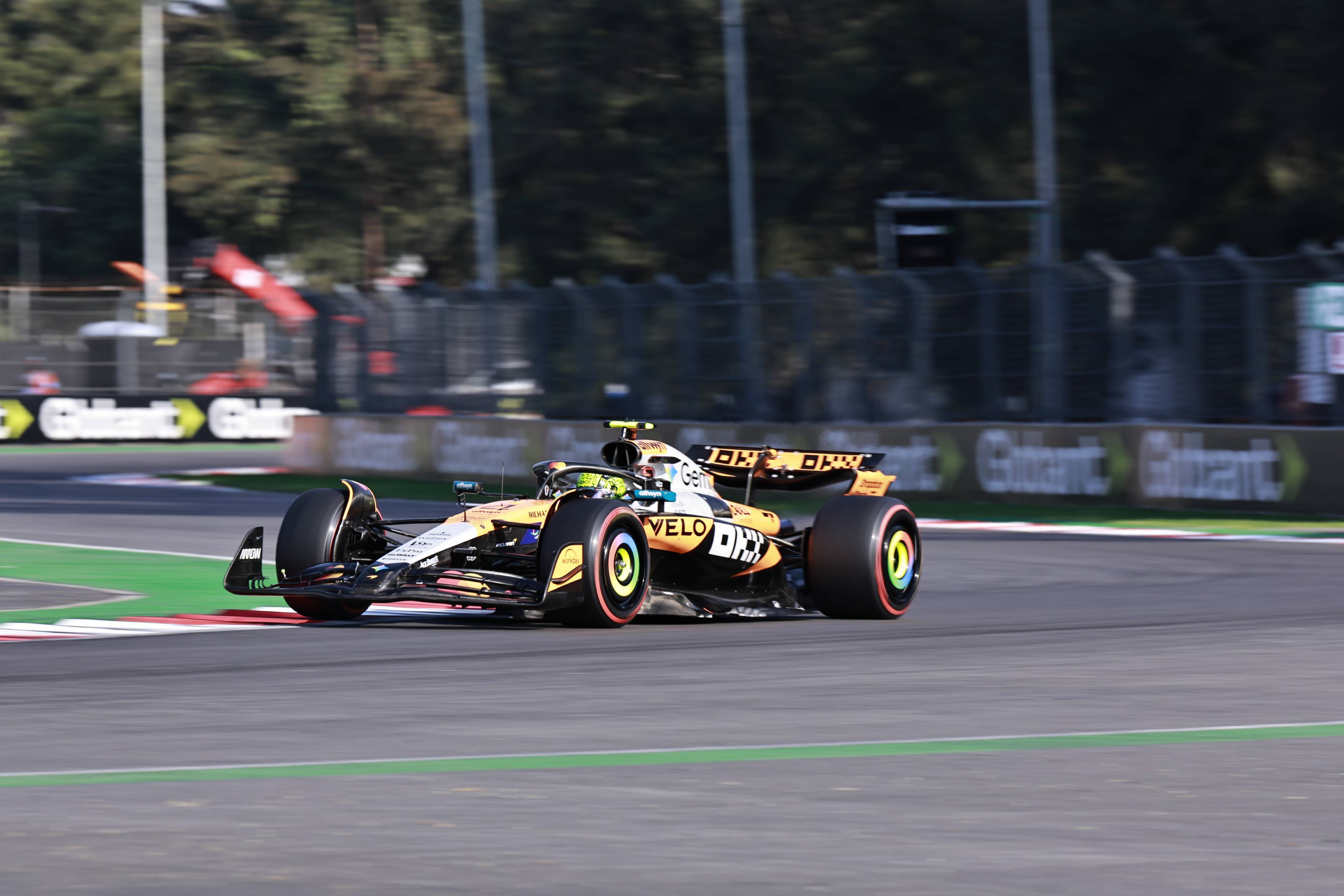 法拉利翻盘红牛二队，拉塞尔统治全场