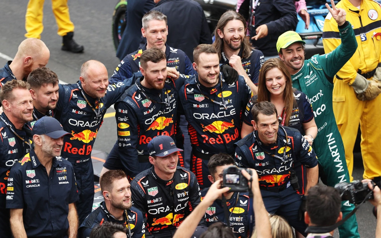 法拉利轻取红牛车队,阿隆索高光表现 法拉利轻取红牛车队,阿隆索高光表现