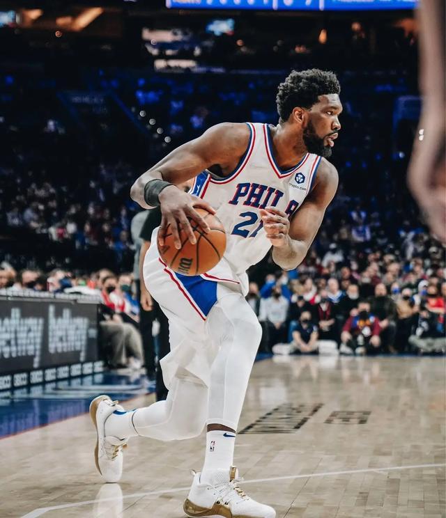 爵士横扫马刺,恩比德统治全场 爵士横扫马刺,恩比德统治全场