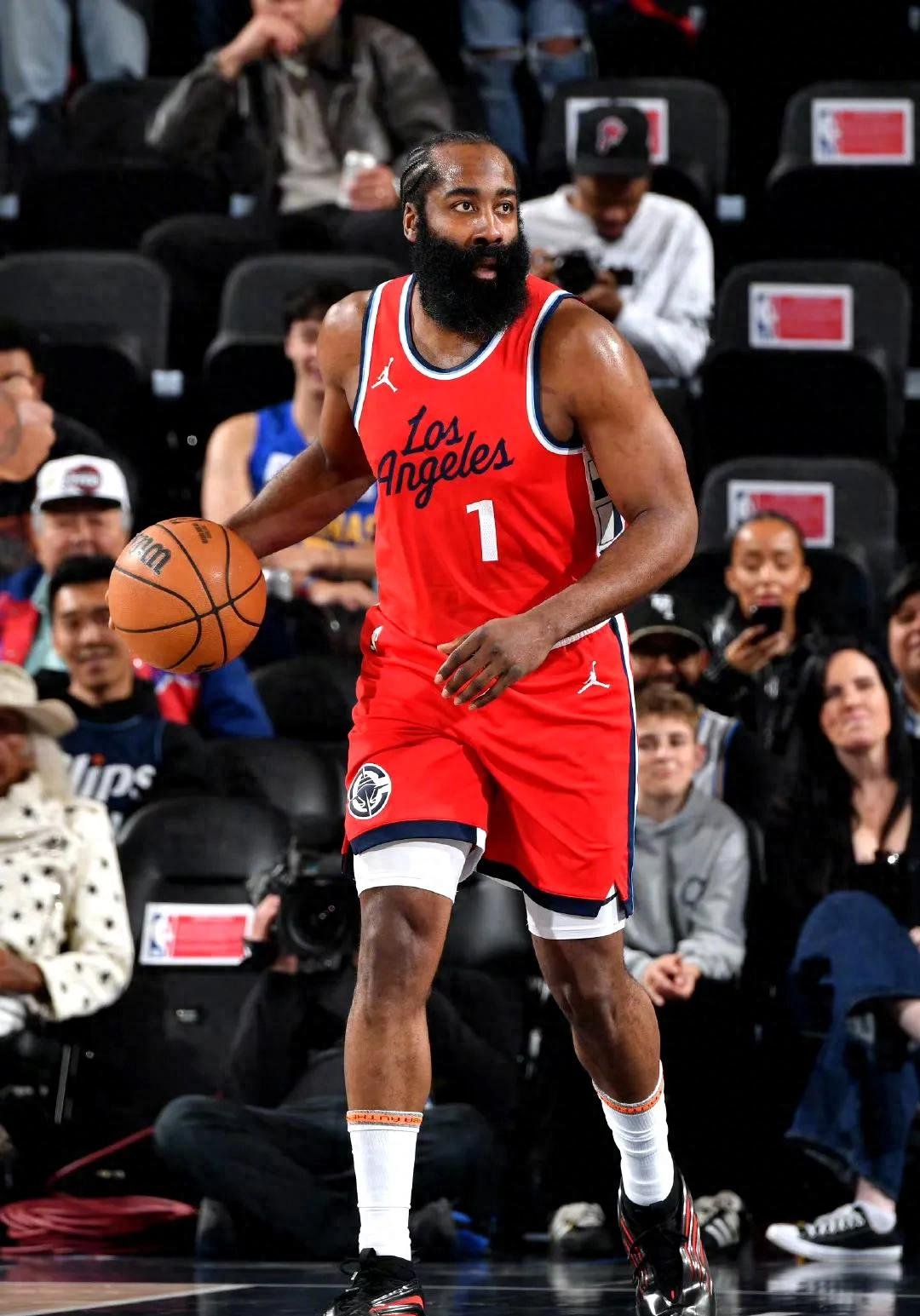 北京队鏖战独行侠，哈登点燃赛场