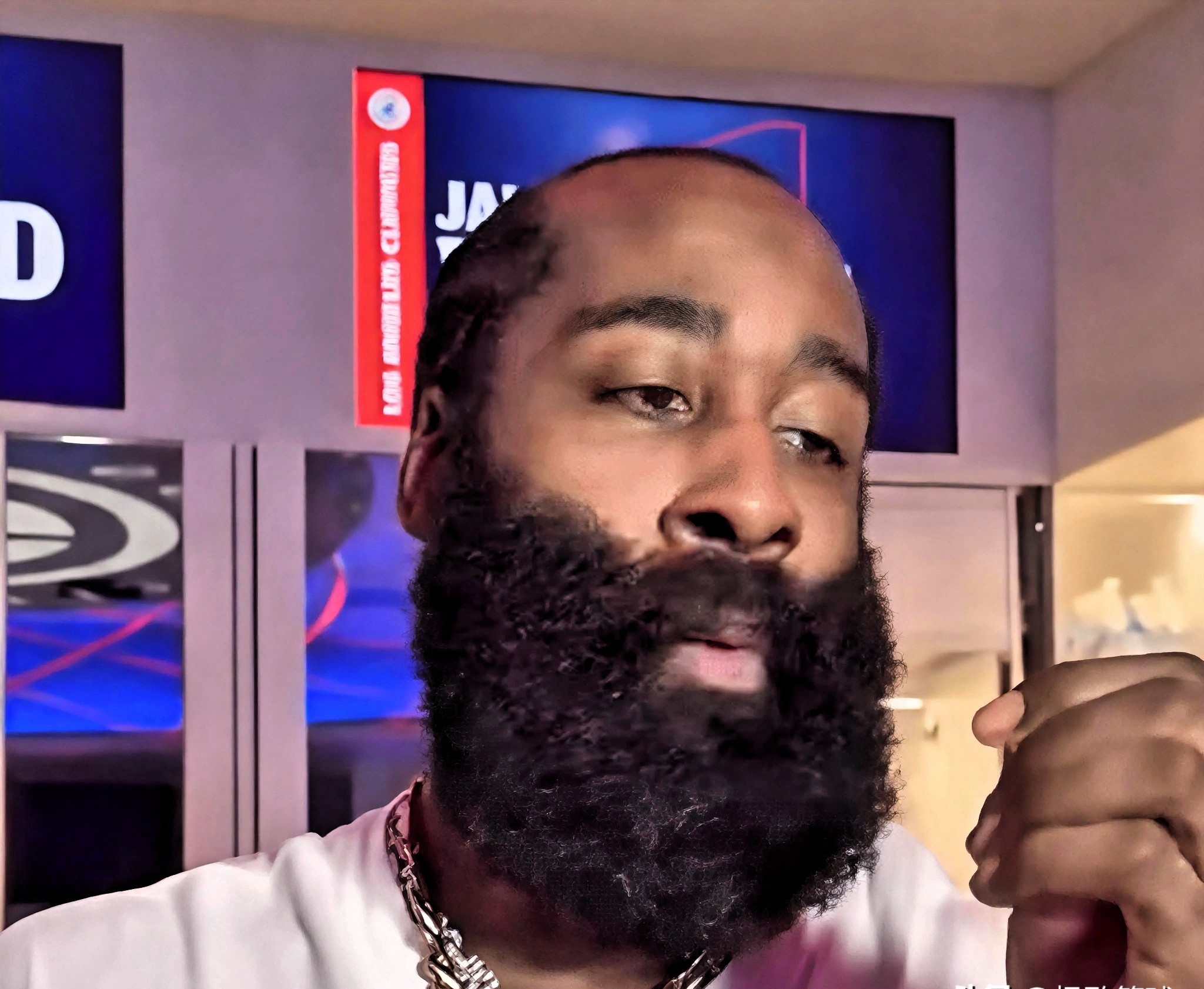 北京队鏖战独行侠，哈登点燃赛场